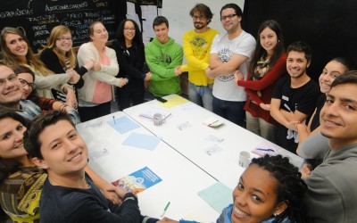 JOVENS PROFISSIONAIS NO CAMINHO DO DESENVOLVIMENTO